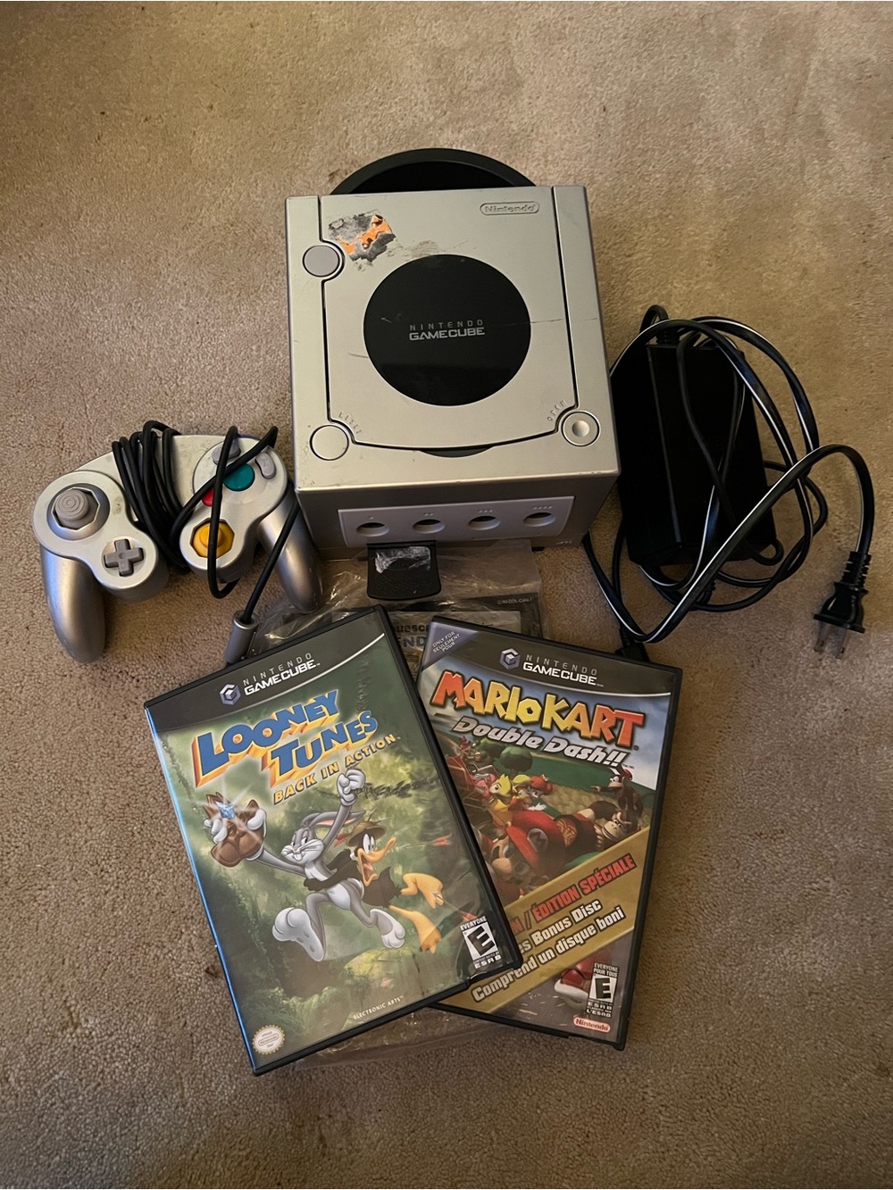 Nintendo GameCube Platinum Console bundle with controller and games.